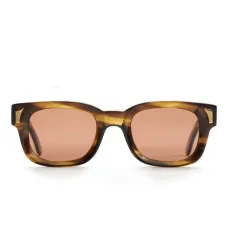 Солнцезащитные очки в прямоугольной оправе