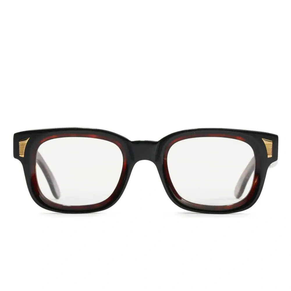 Очки в квадратной оправе