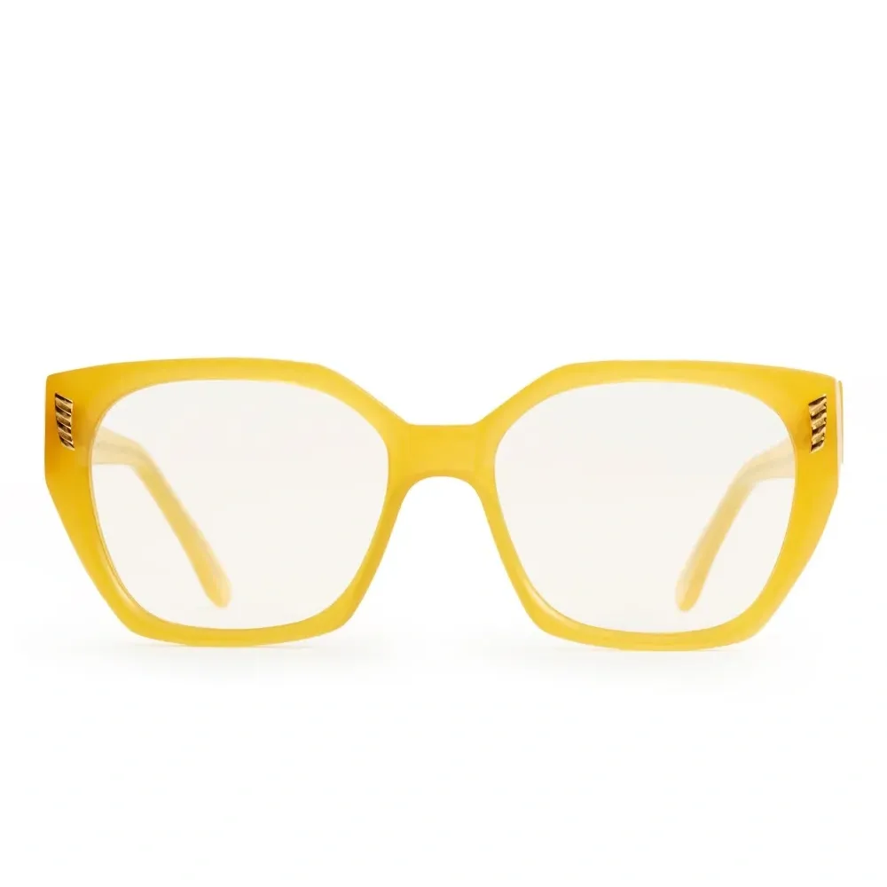 Очки в квадратной оправе