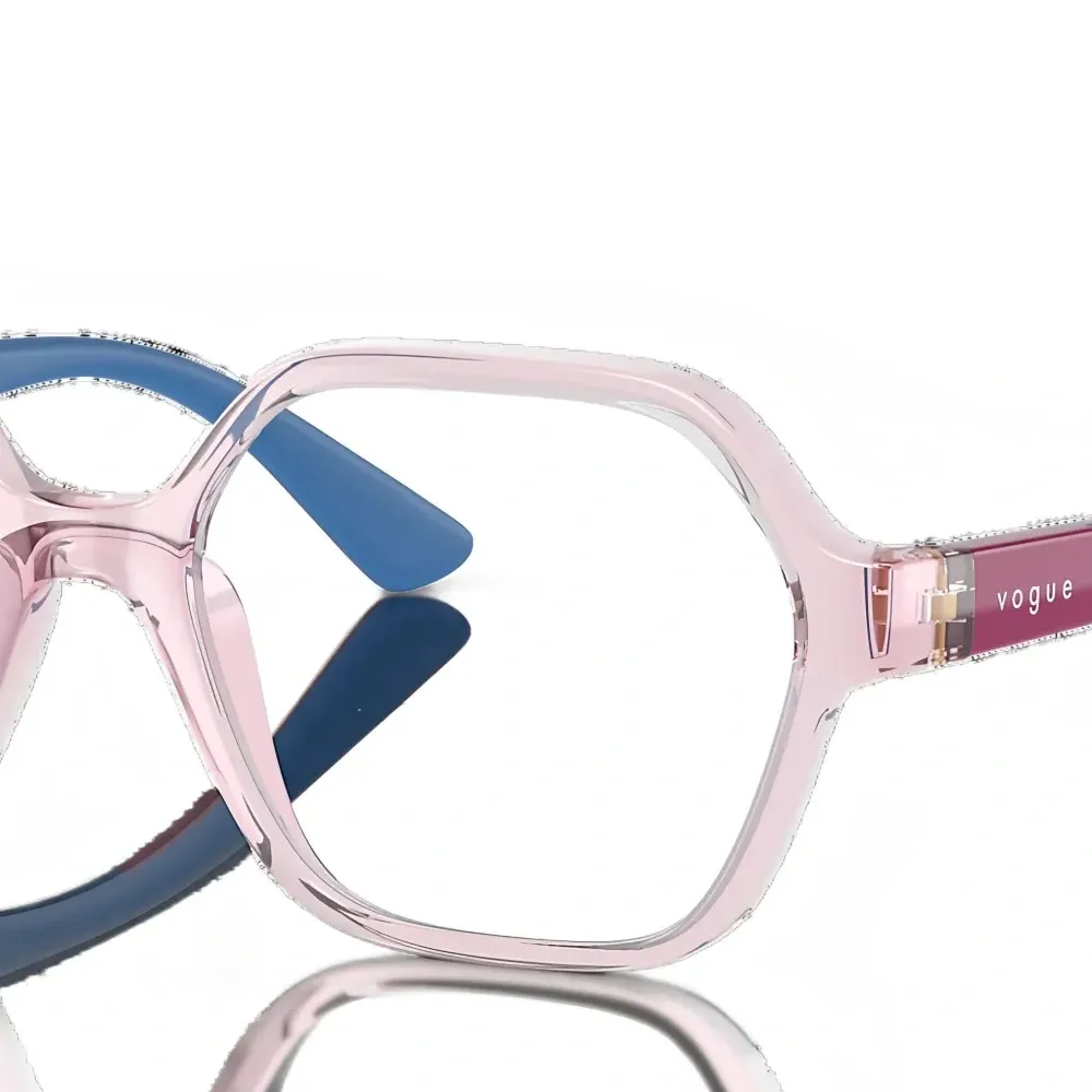 Очки в геометрической оправе