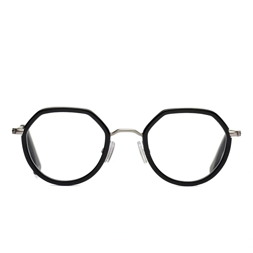 Очки в геометричной оправе