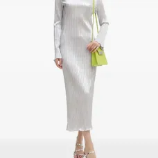 Плиссированное платье с длинными рукавами