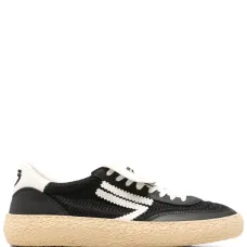 Кроссовки с вышитым логотипом