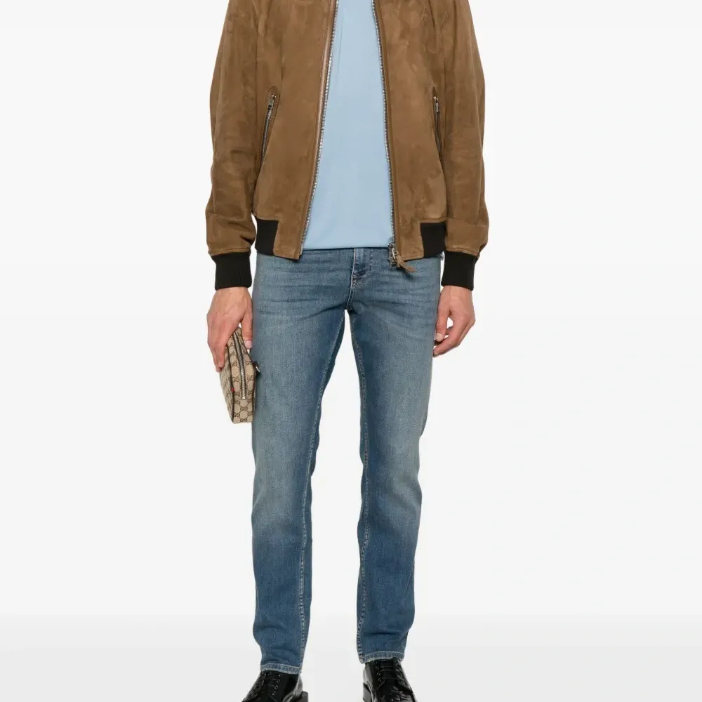 футболка с круглым вырезом