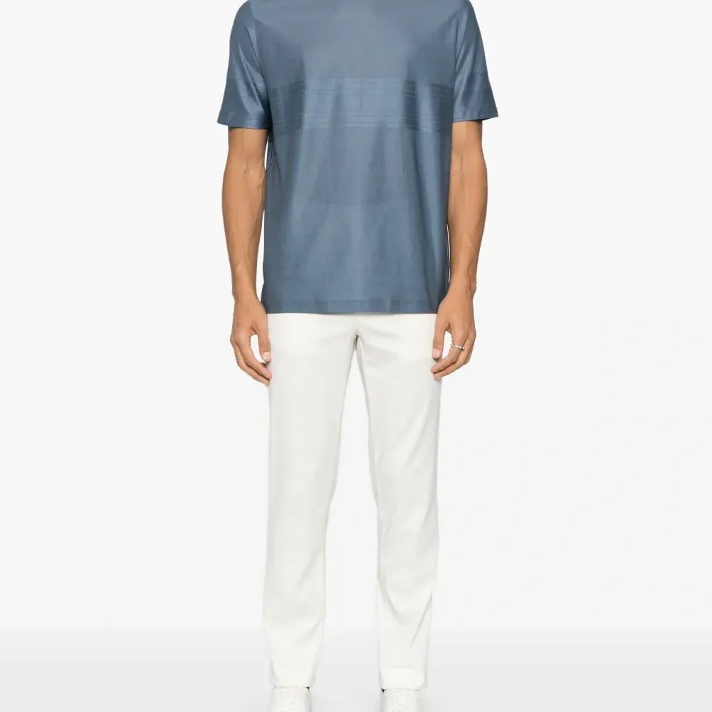 Футболка с круглым вырезом