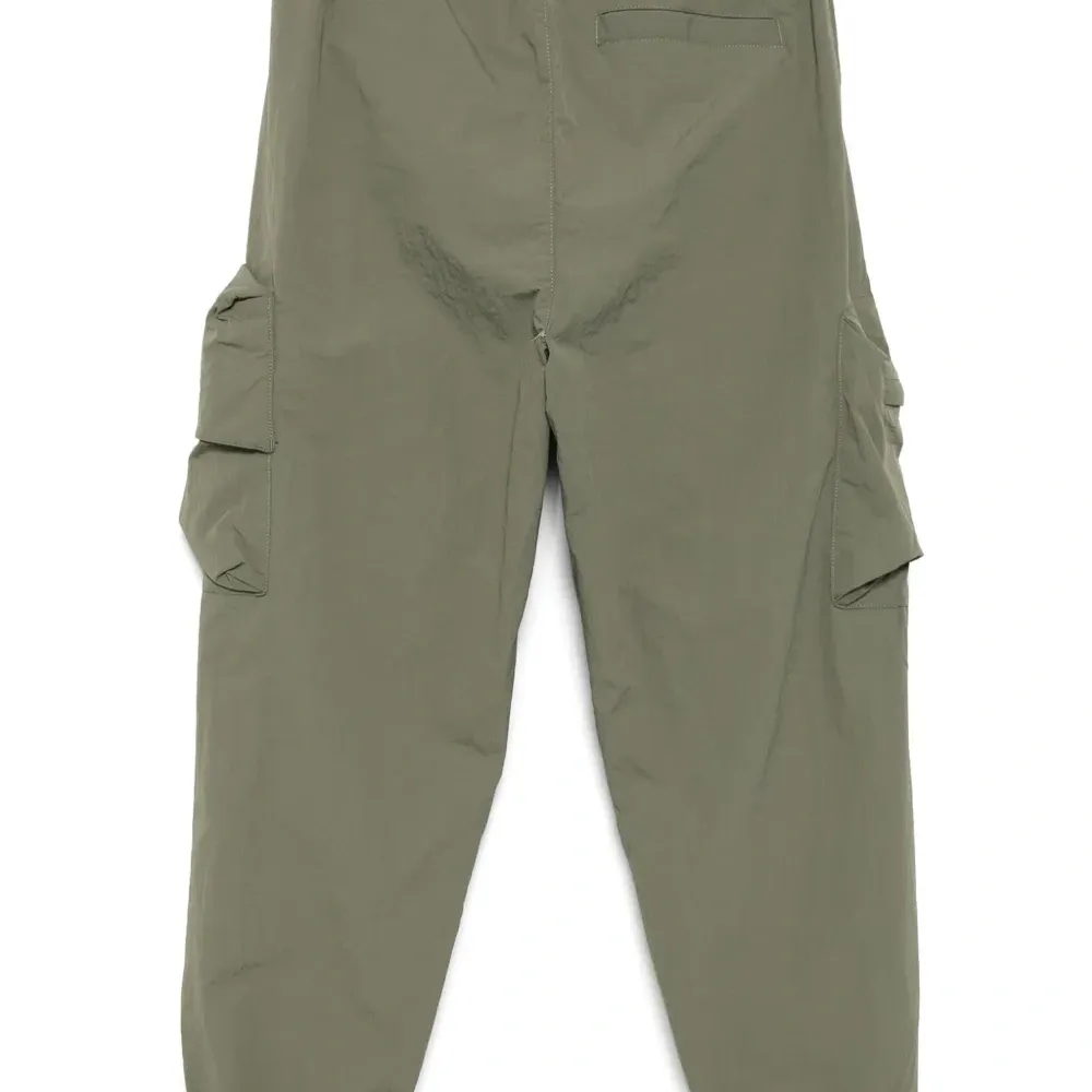 Брюки карго с вышитым логотипом