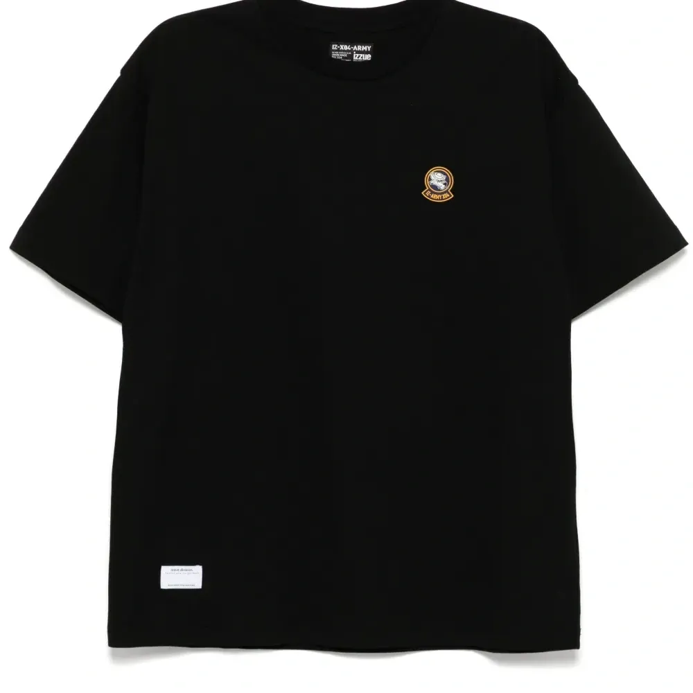 Футболка с нашивкой-логотипом