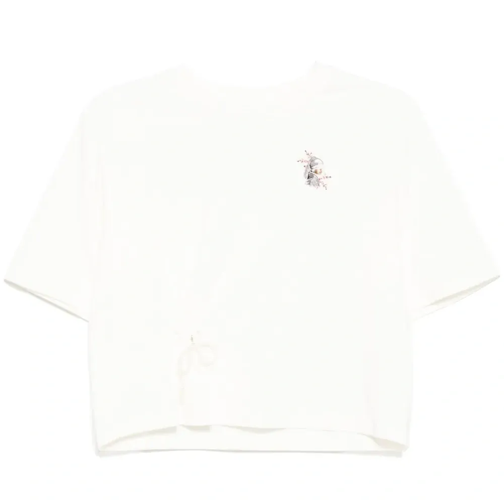 Футболка с вышитым логотипом