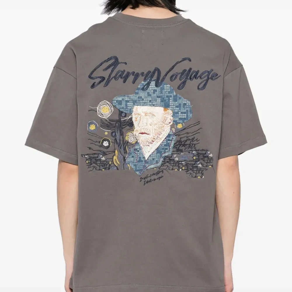 Футболка с графичным принтом Футболка с графичным принтом