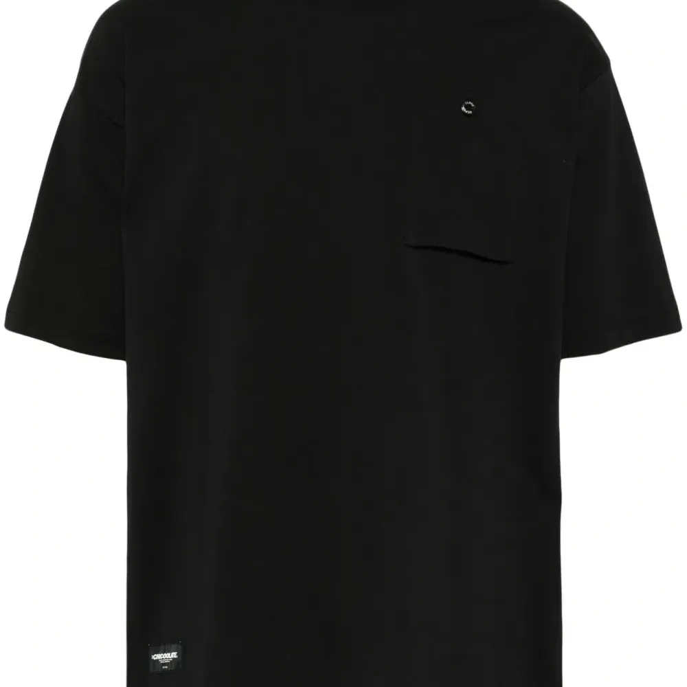 Футболка с нашивкой-логотипом