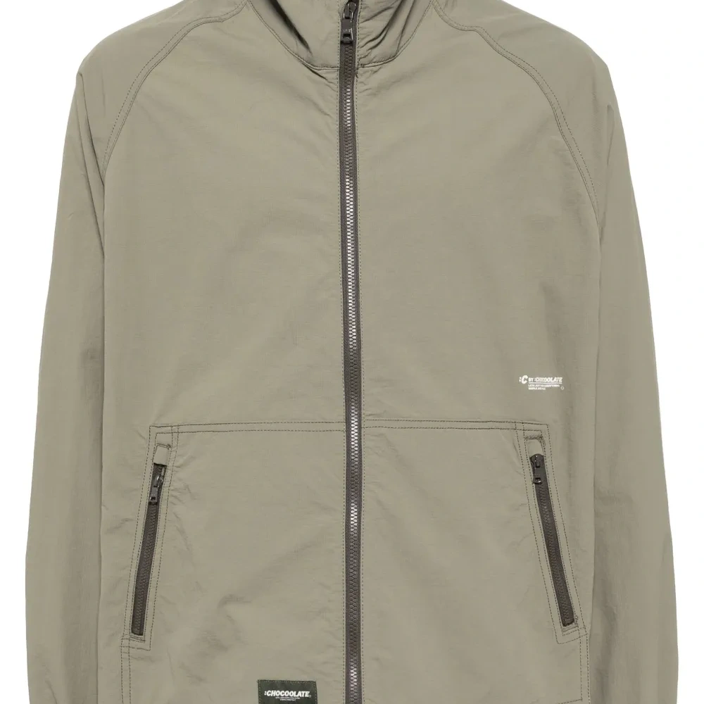 Ветровка на молнии