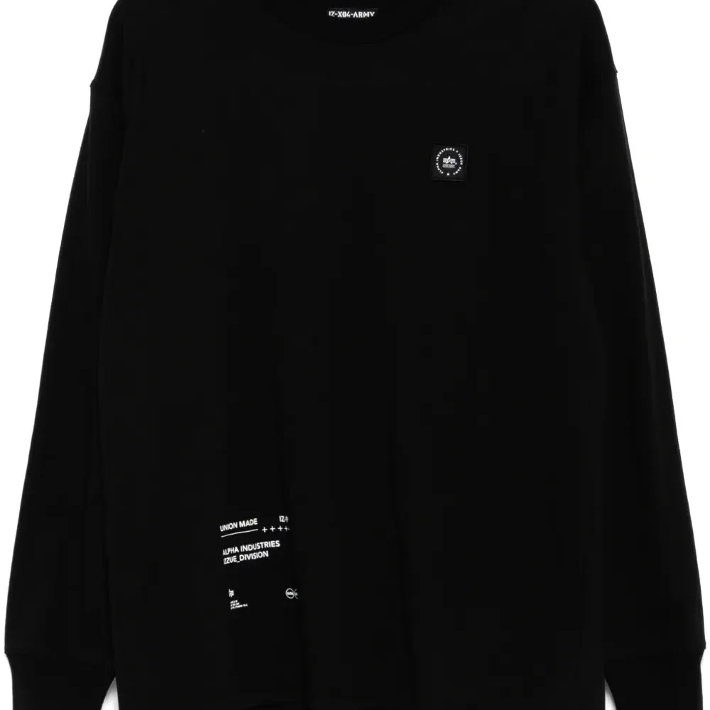 Футболка с нашивкой-логотипом