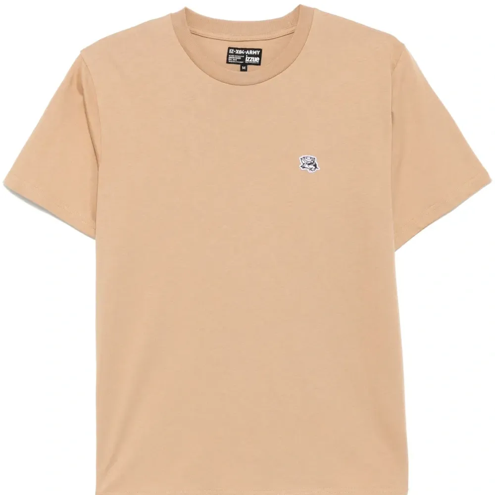 Футболка с нашивкой-логотипом