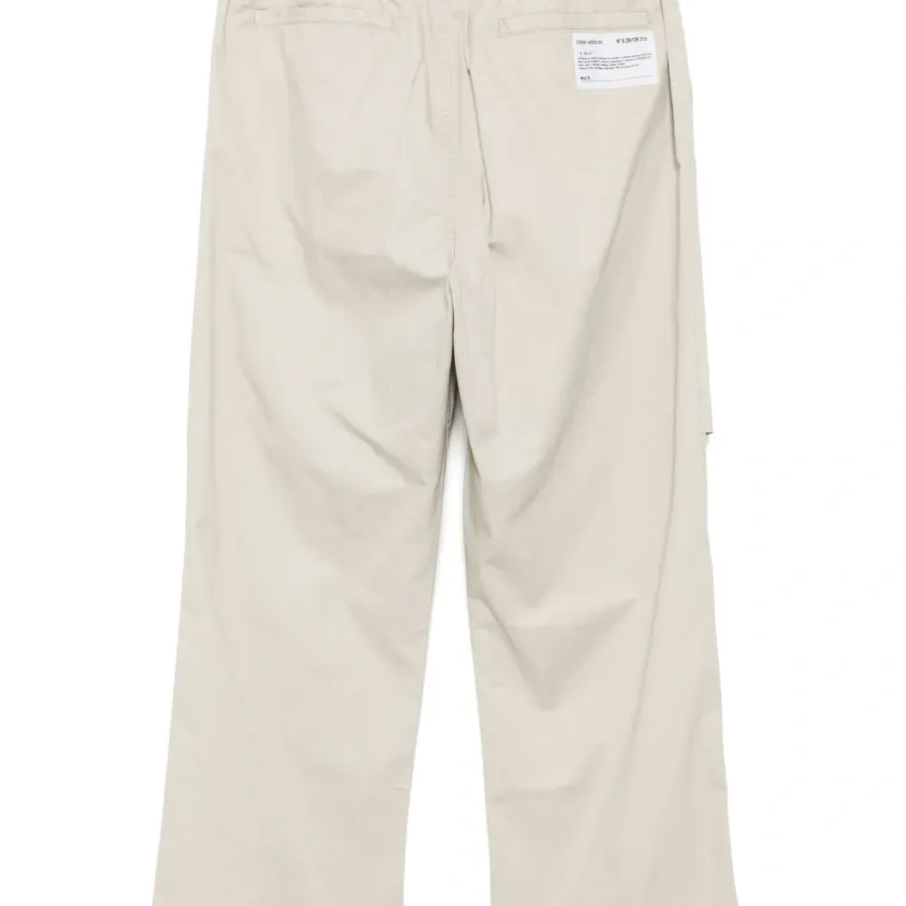 Брюки с вышитым логотипом