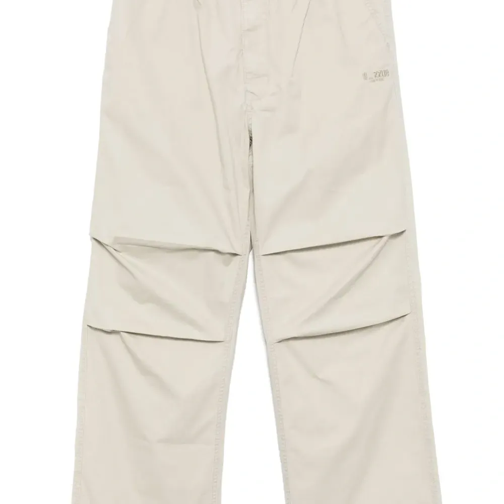 Брюки с вышитым логотипом