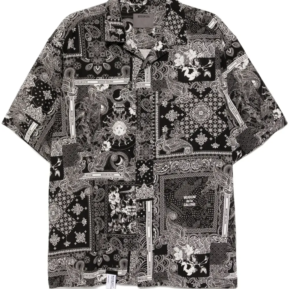 Рубашка с графичным принтом