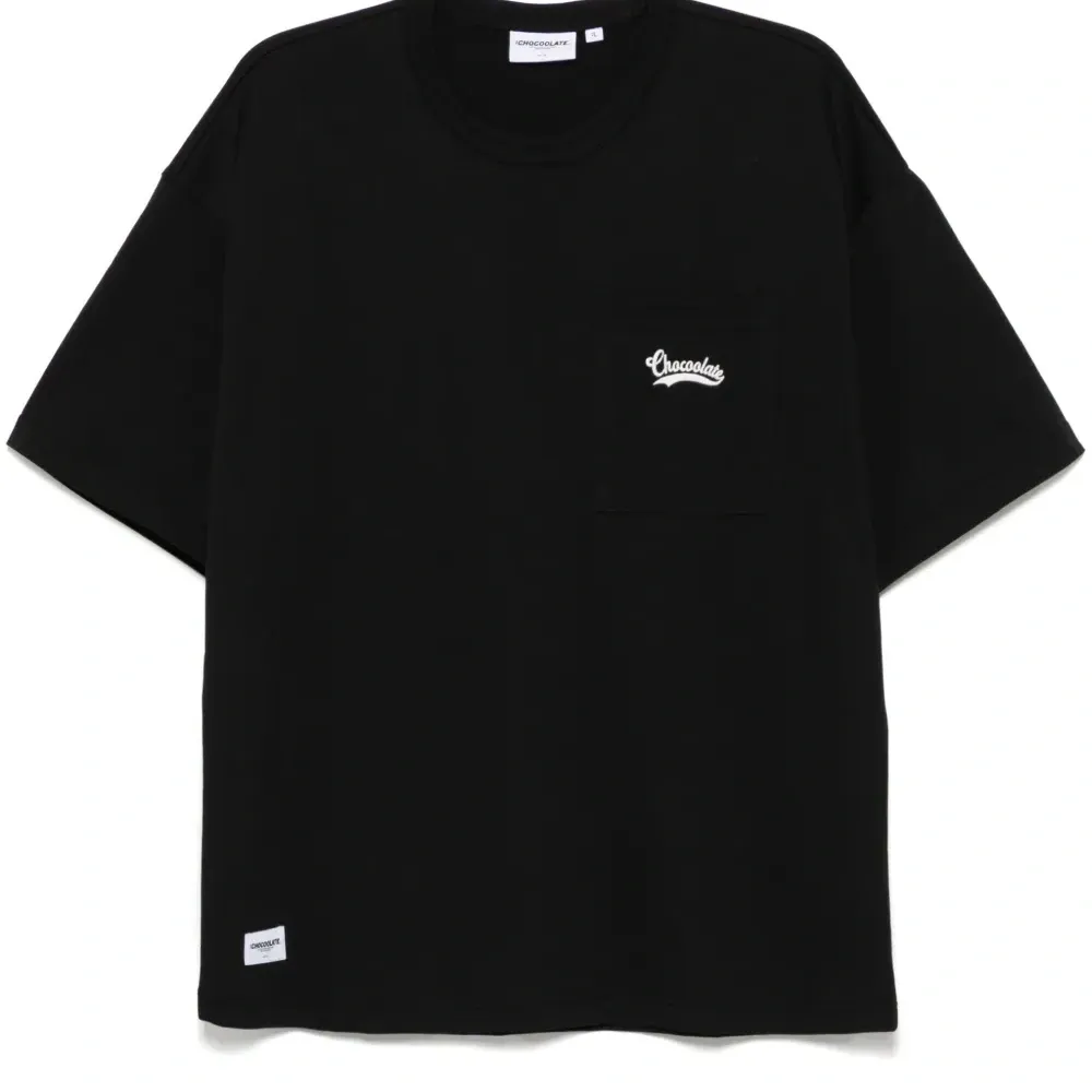 Футболка с вышитым логотипом