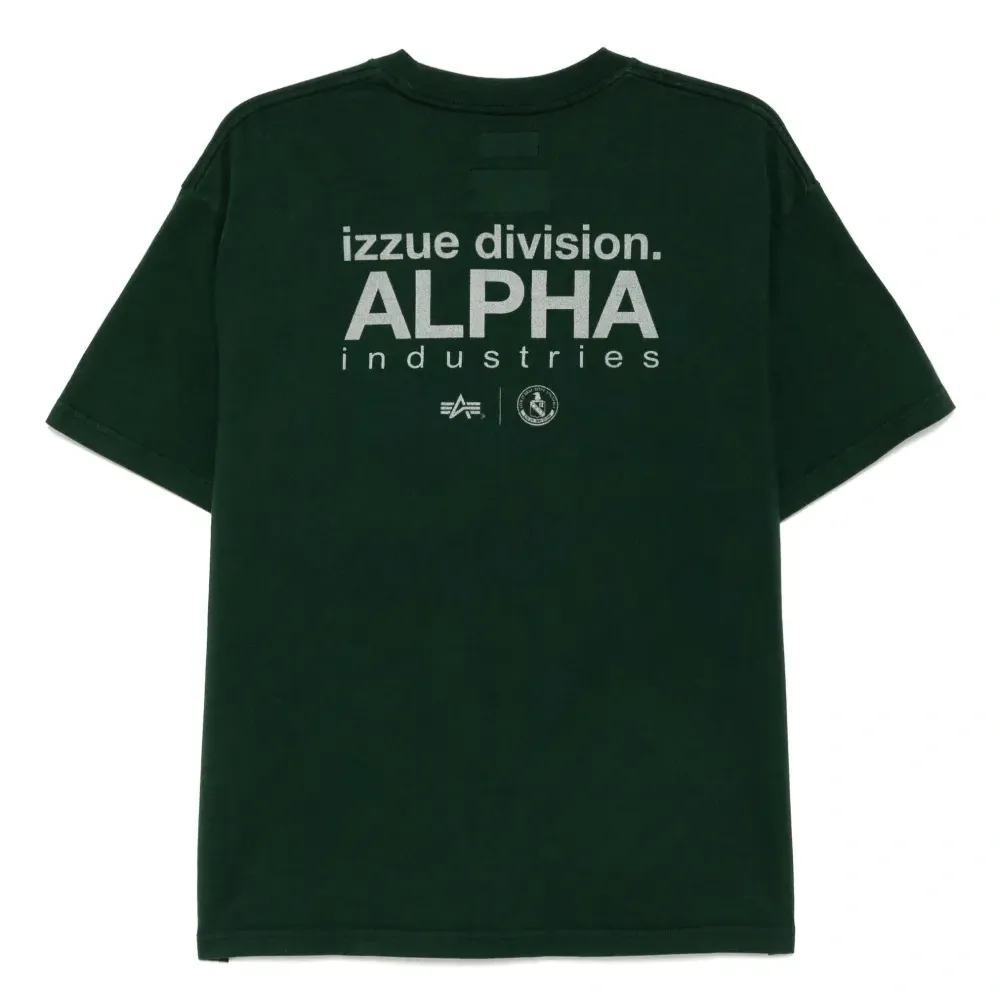 Футболка с вышитым логотипом