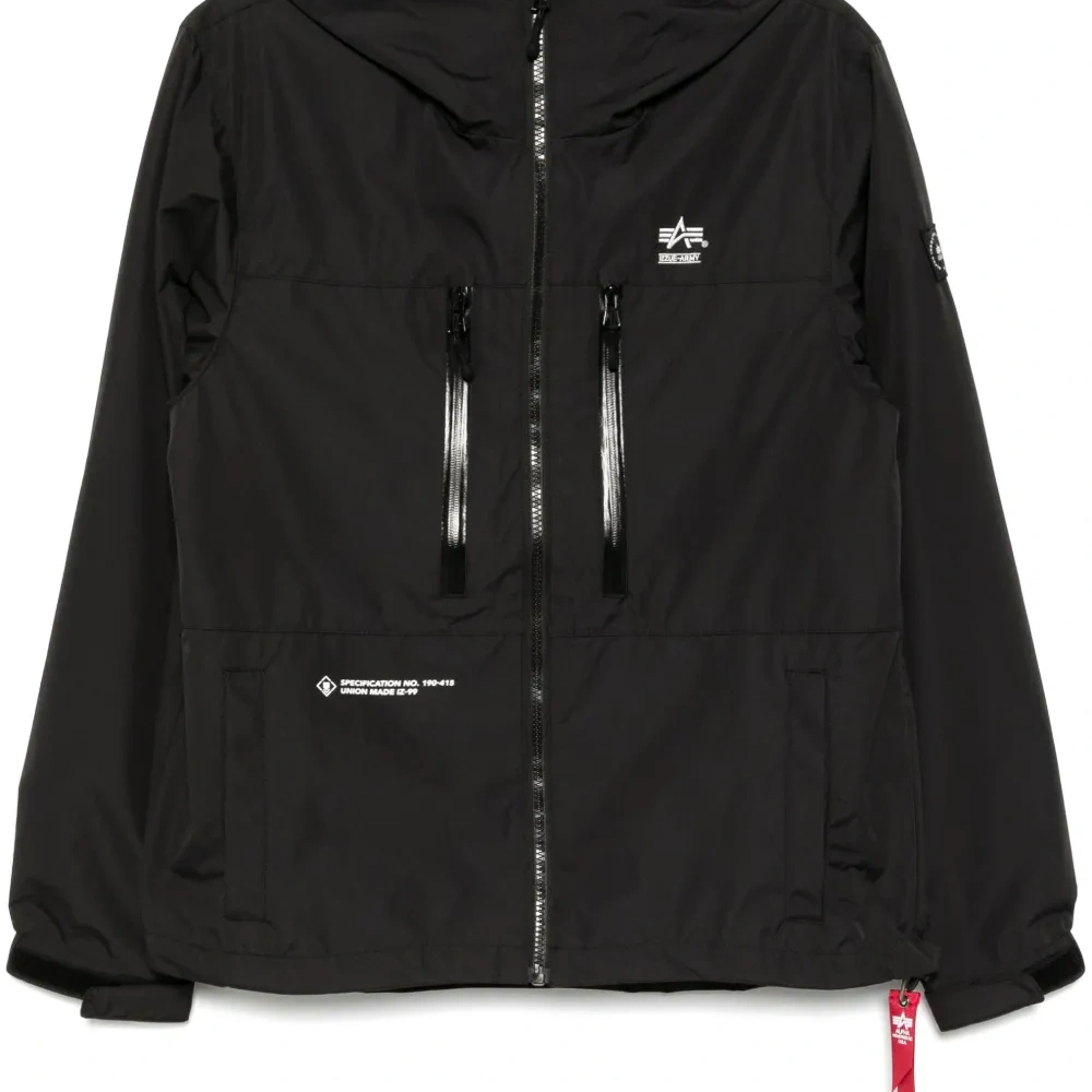 Куртка с вышитым логотипом