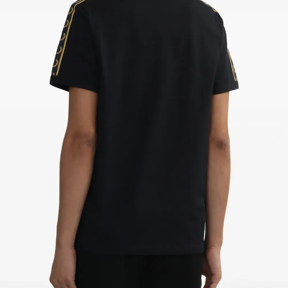 Футболка с контрастным кантом