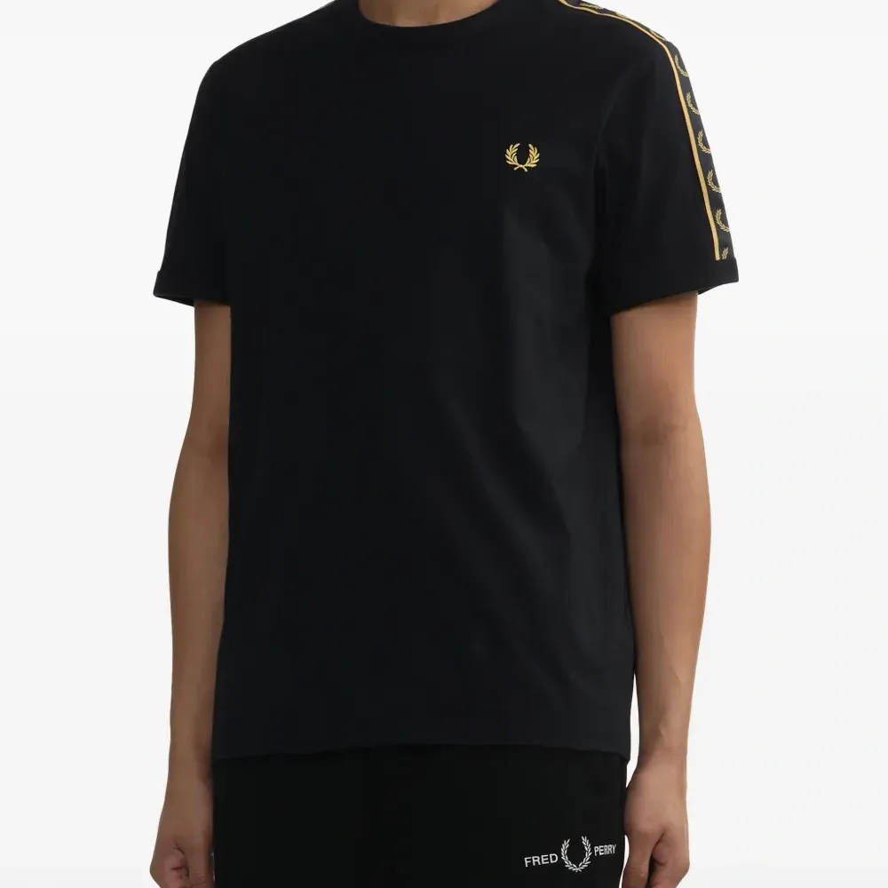 Футболка с контрастным кантом