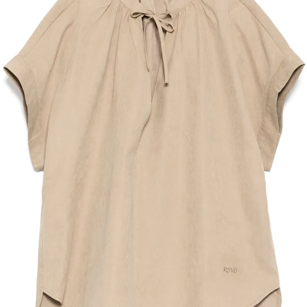 Блузка с V-образным вырезом