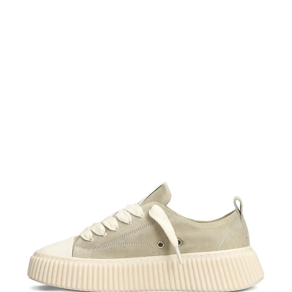 Кроссовки 2020