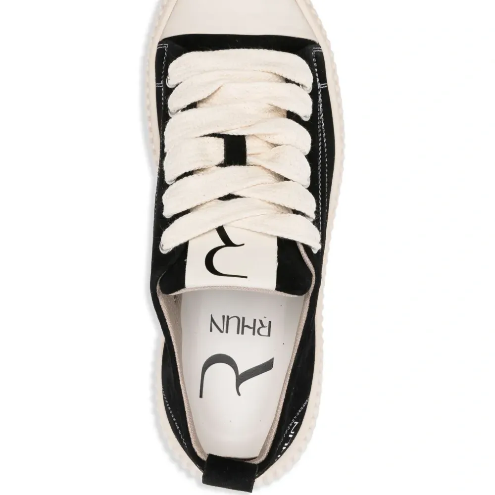 Кроссовки 2020