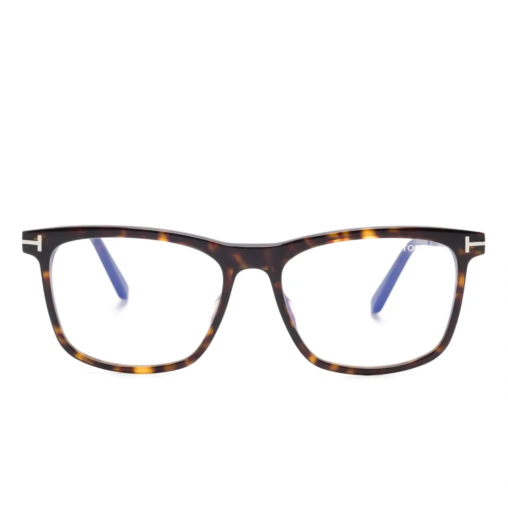 Очки в квадратной оправе