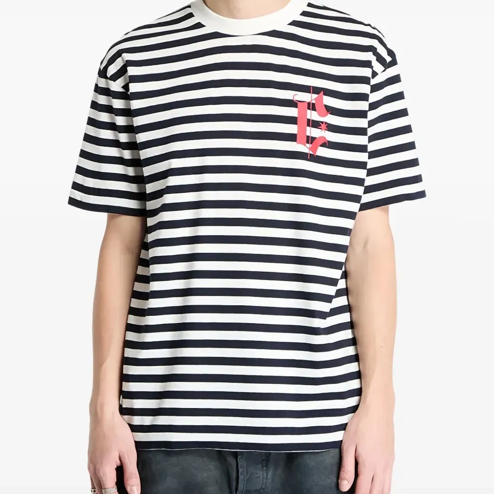 футболка с круглым вырезом