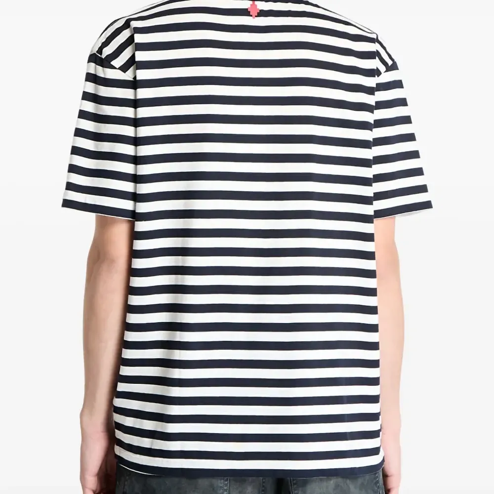 футболка с круглым вырезом