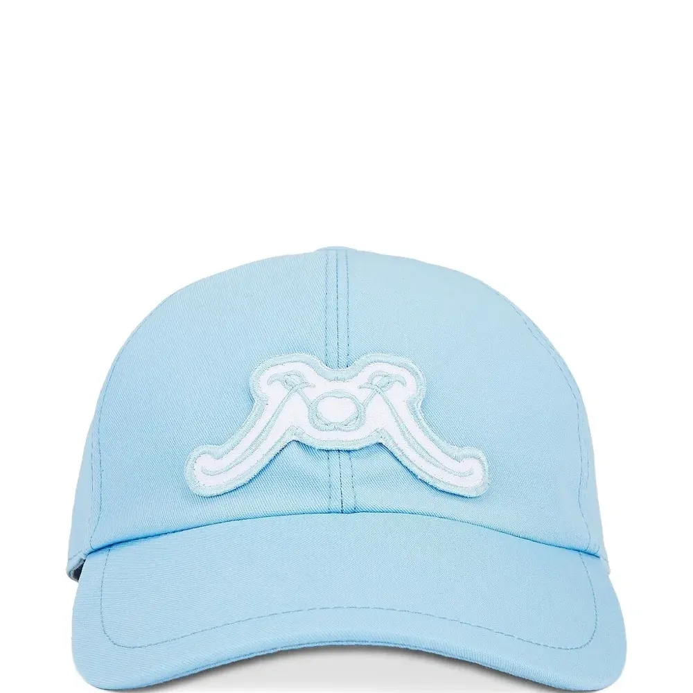 Кепка с вышитым логотипом