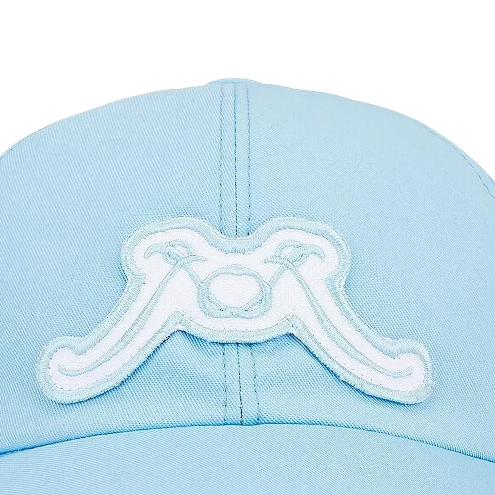 Кепка с вышитым логотипом