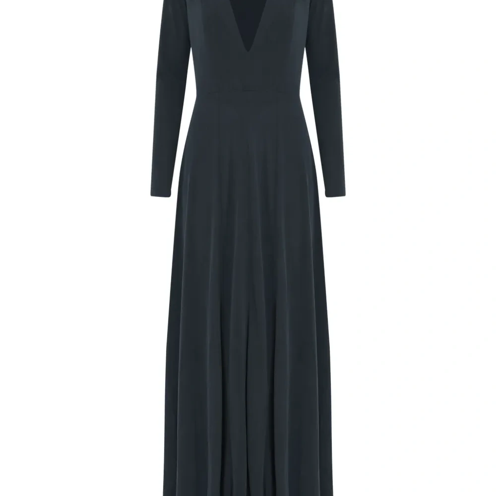 Платье с глубоким вырезом и длинными рукавами