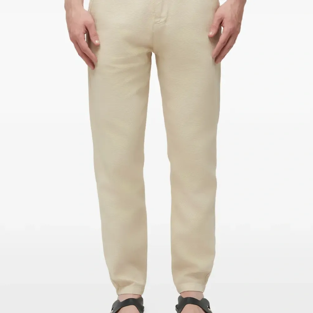 Брюки на пуговицах