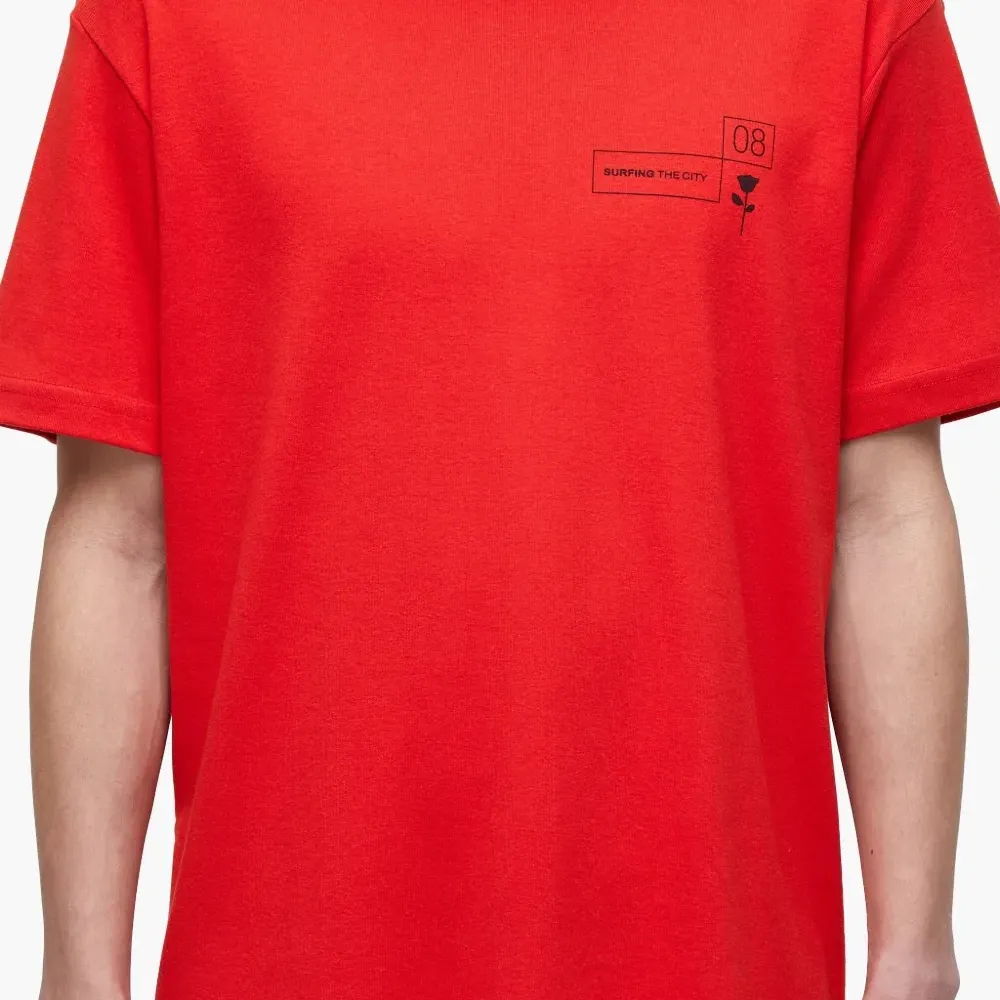 Футболка с логотипом