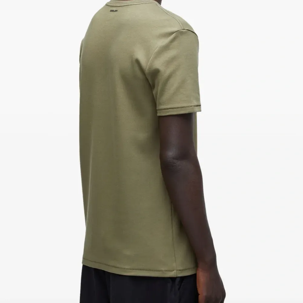 Футболка с круглым вырезом