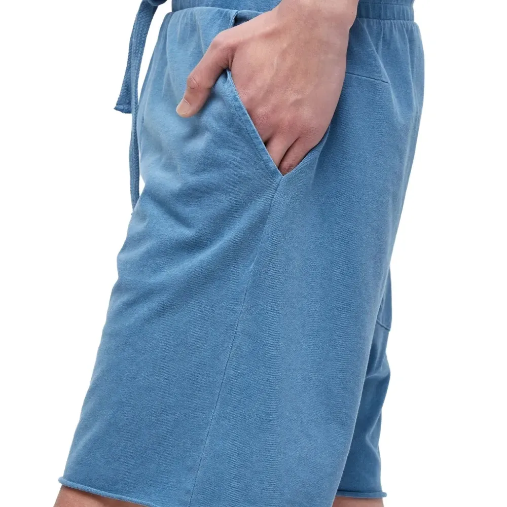 Спортивные шорты