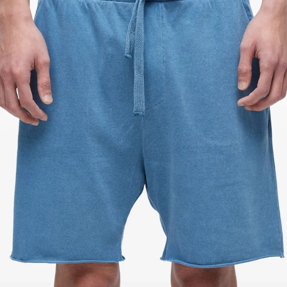 Спортивные шорты