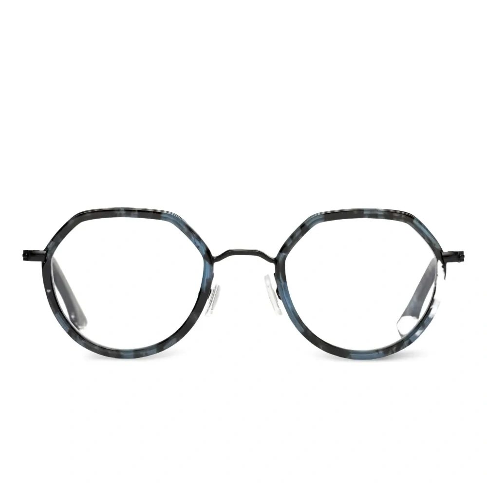 Очки в геометричной оправе