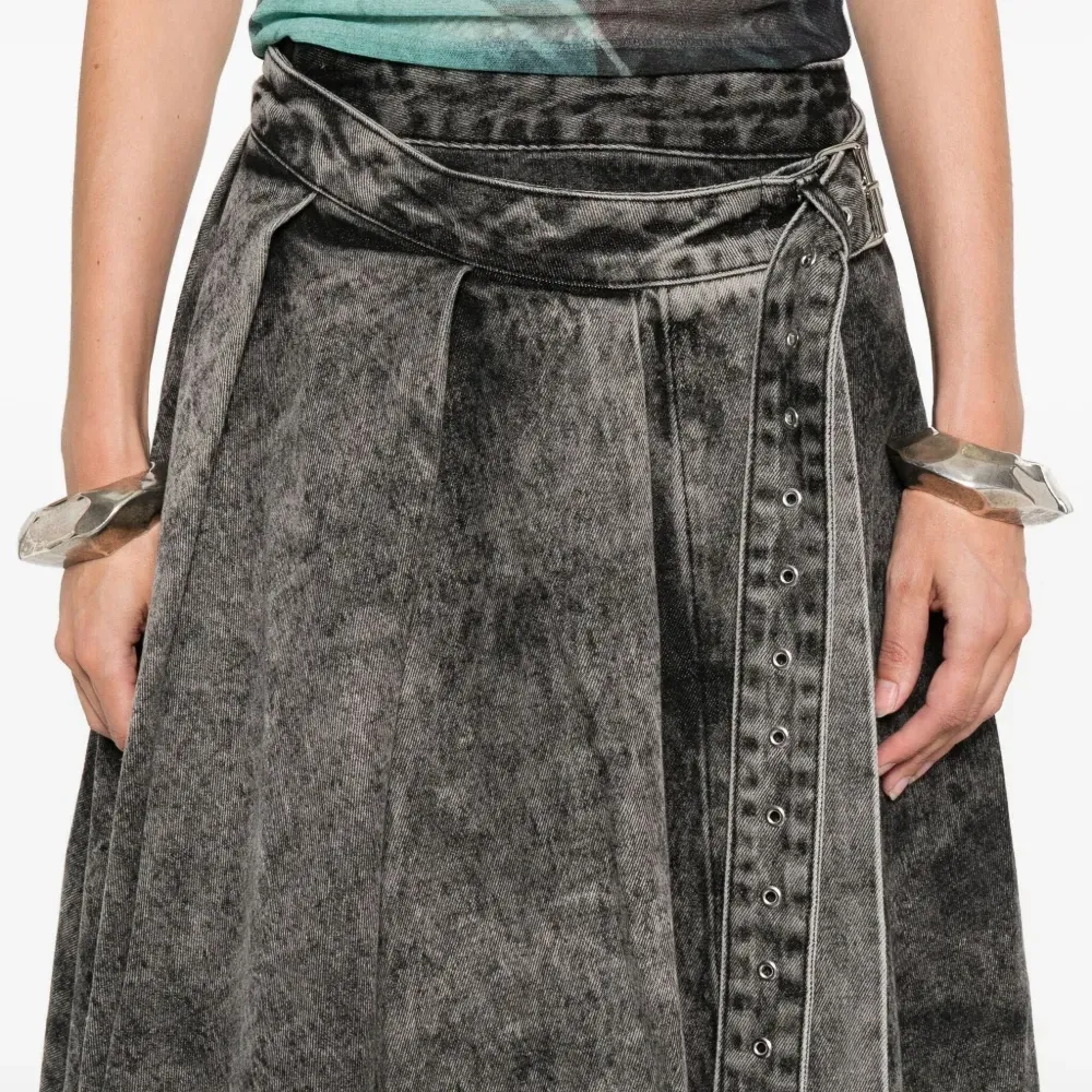 Джинсовая юбка с поясом