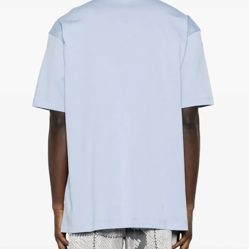 Футболка с логотипом