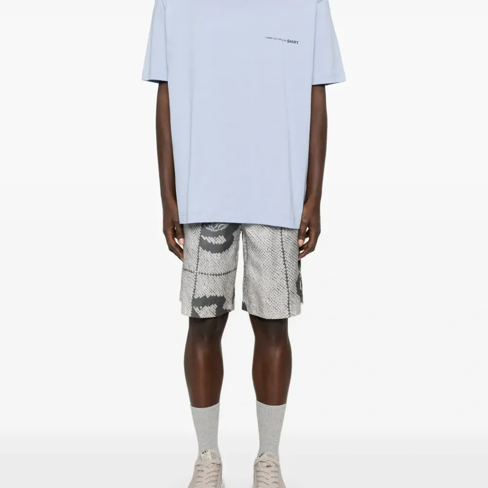 Футболка с логотипом