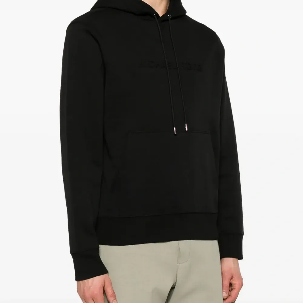 Худи с тисненым логотипом