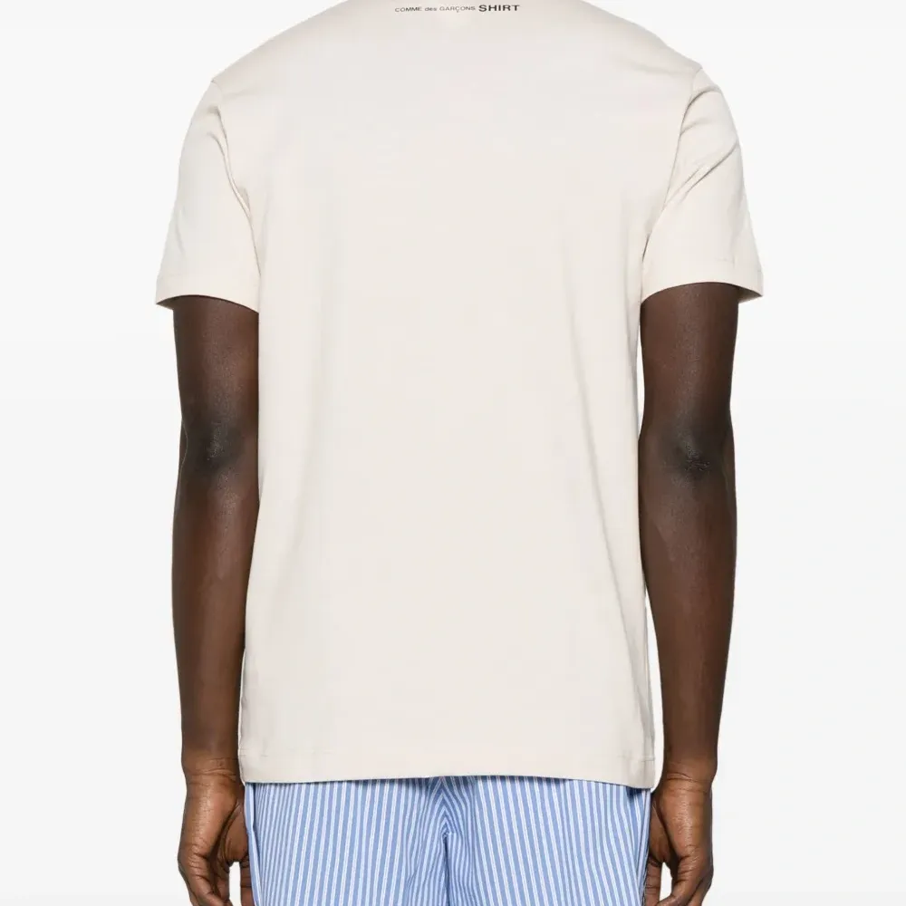 Футболка с круглым вырезом