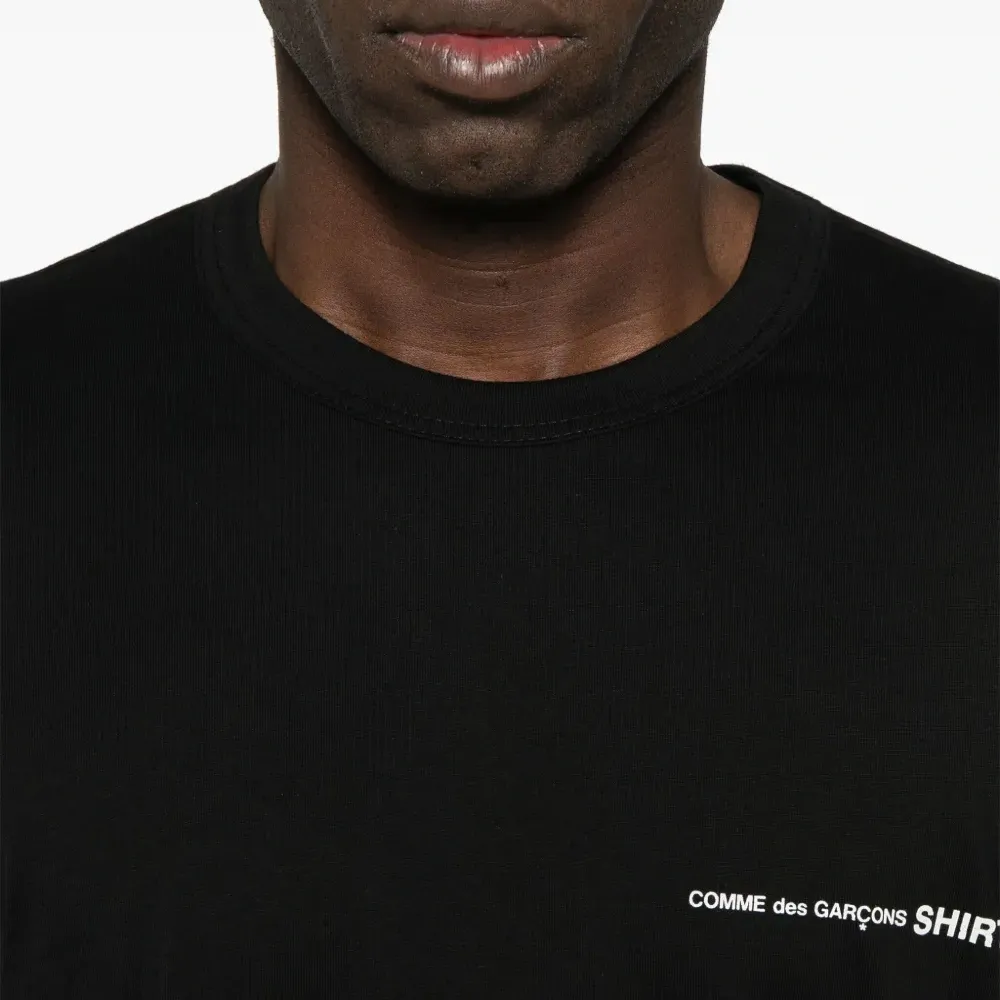 Футболка с логотипом