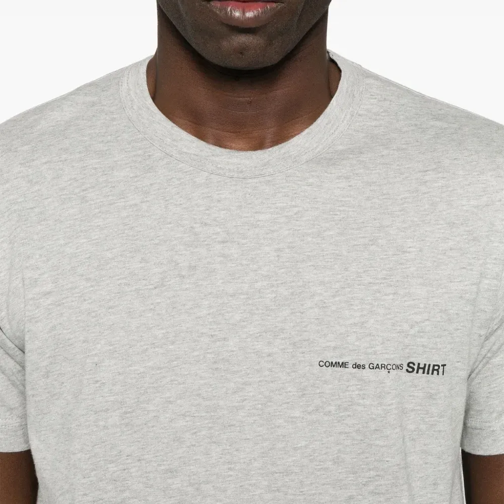 Футболка с логотипом