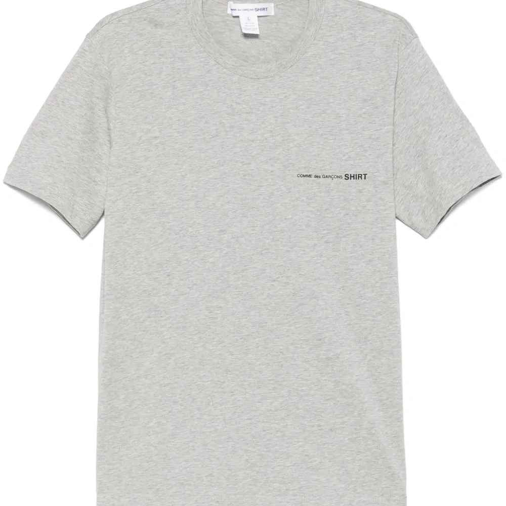 Футболка с логотипом