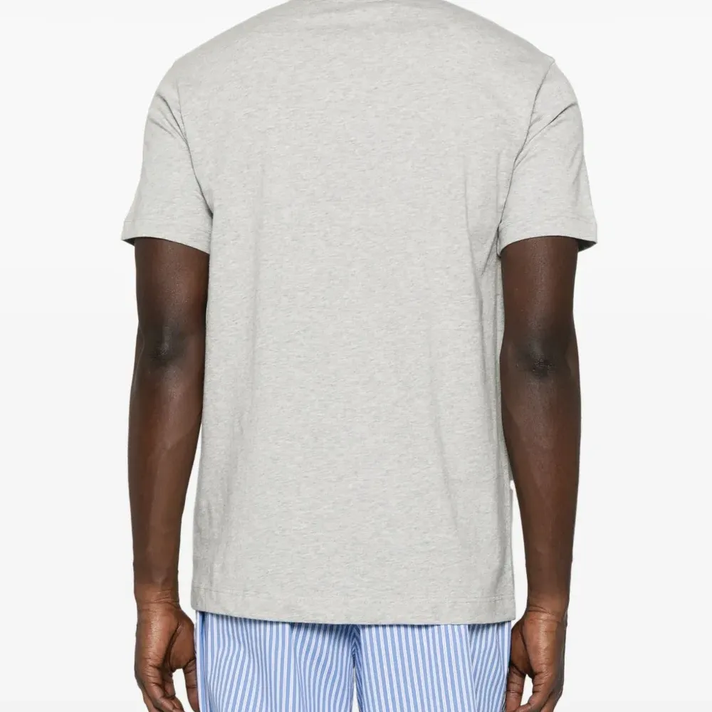 Футболка с логотипом