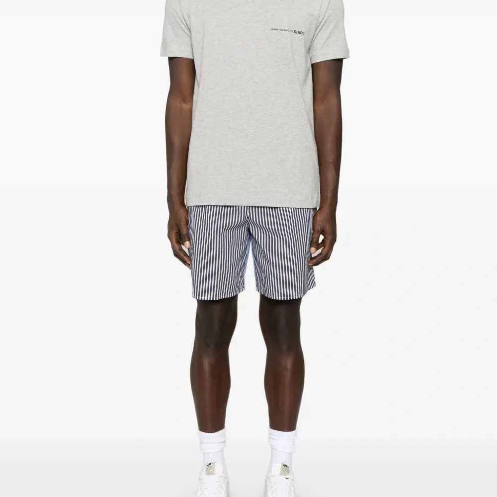 Футболка с логотипом